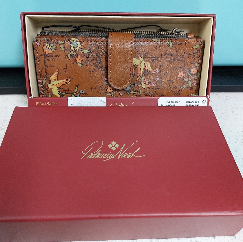 Patricia Nash Floral Map Wallet NWT - Picture 2 of 3